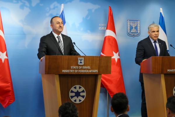Diplomácia: Nagyköveti szintű kapcsolatokról tárgyal Izraelben a török külügyminiszter